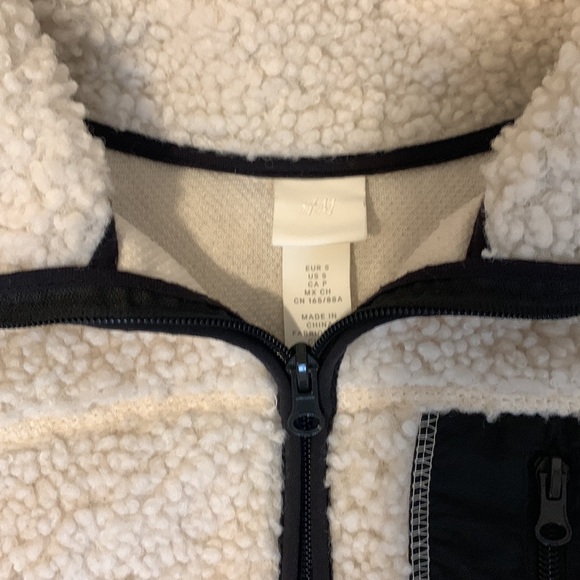 H&M mountrainer fuzzy jacket - Picture 3 of 4